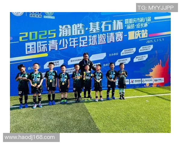 足球巨星亲临赛场见证儿子踢球精彩瞬间感动满满 足球巨星亲临赛场见证儿子踢球精彩瞬间感动满满