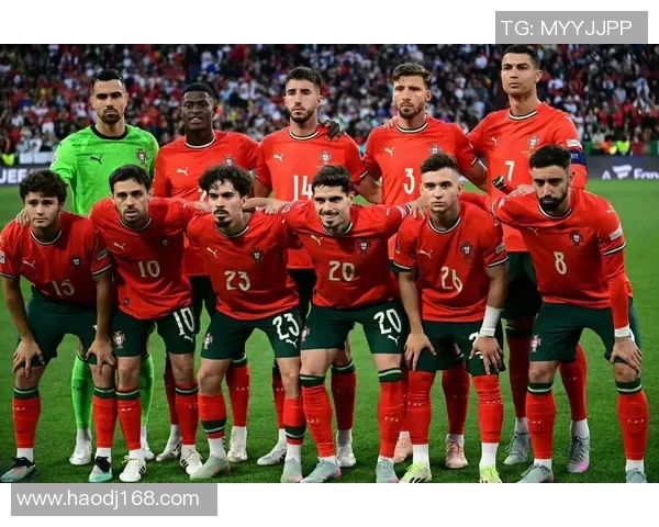 C罗：足球界的传奇巨星与全球偶像的辉煌历程与成就分析